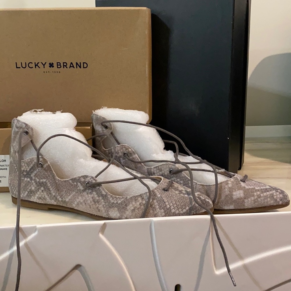 Lucky Brand Flat